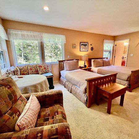 Seafarers Bed & Breakfast Tofino Exterior photo
