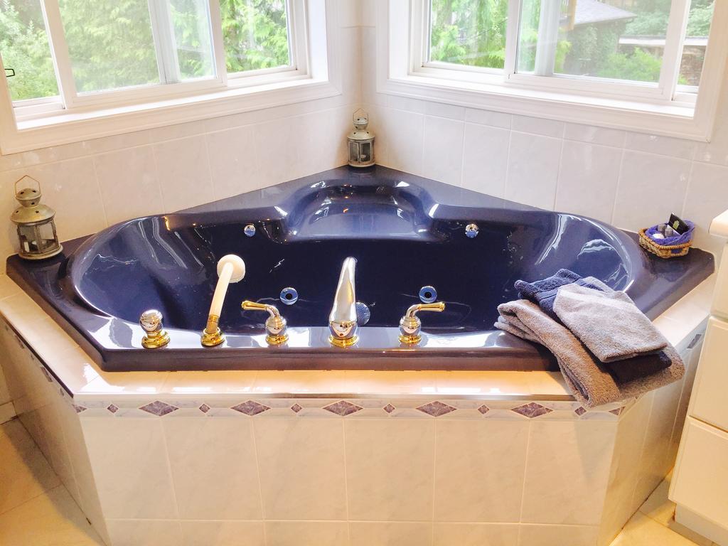 Seafarers Bed & Breakfast Tofino Exterior photo